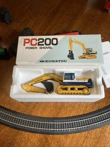 Komatsu Avance Pc200 1/43 Scale Minicar - Picture 1 of 9