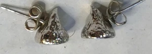 Sterling Silver Kiss stud earrings, Small - Picture 1 of 5