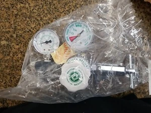 Western Medica Compressed Gas Regulator - NEW - Picture 1 of 3