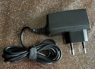 caricatore caricabatterie originale Nokia ACP-12E per cellulari Nokia 5,7V 800mA - Immagine 1 di 3