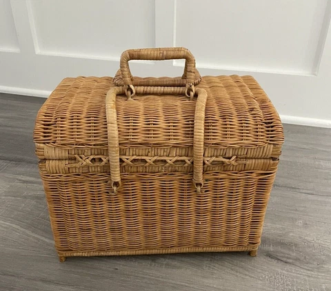 Vtg Quilt Lined Wicker Basket  w/ Lid Handles Boho 1970s Picnic Purse Market Cover