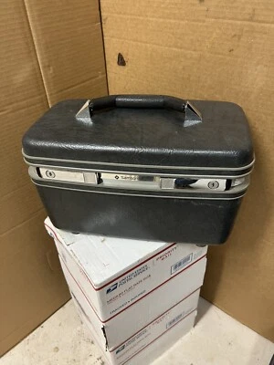 Samsonite Steel, Gray,,,,, Vintage Carry On Train Makeup Case. With Key. - Image 1 of 4