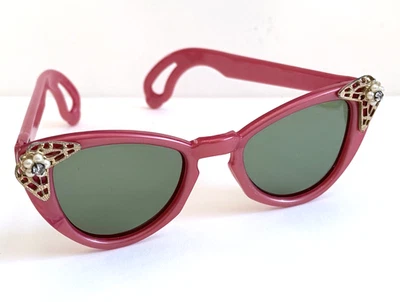 Vintage 1950s Red Cat Eye Sunglasses - Plastic Frame and Green Lenses - Image 1 of 4