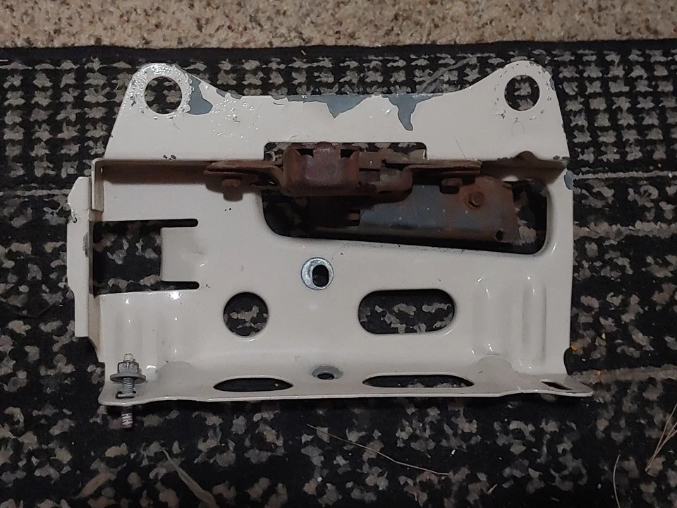 1988 - 1991 Mercury Grand Marquis Crown Vic trava de capô e suporte de base de montagem - Imagem 1 de 4