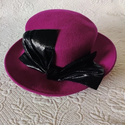 Sombrero Bowler Vintage 100% Lana Fieltro Púrpura Borde Ancho Arco Negro Hecho en EE. UU. Foto 1 de 4