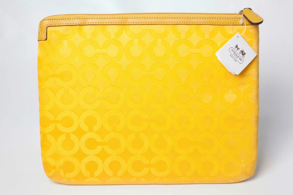 BRAND NEW COACH 12CM OP ART IPAD/GALAXY TABLET SLEEVE/CASE F64902 - Multi Color - Image 1 of 1