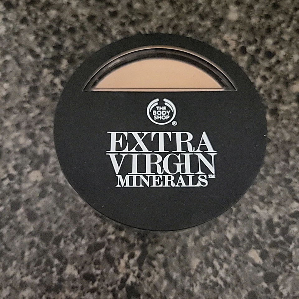 NEW The Body Shop Extra Virgin Minerals Cream Compact Foundation 105 ROSE IVORY - Image 1 of 4