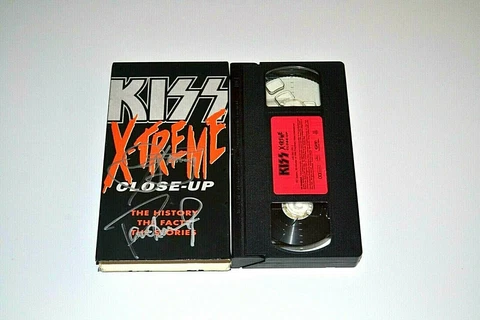 KISS X-TREME CLOSE-UP Signed GENE SIMMONS & PAUL STANLEY  VHS AUTOGRAPH OOP Cover
