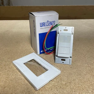 IR-TEC #LBS-700NW / WallSenzr Line Voltage Wall Switch Sensor White NOS / G - Picture 1 of 3