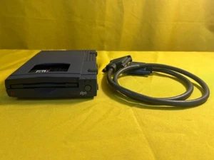 Iomega Zip 100 SCSI External Drive 100MB Portable Model W Cable 10011 NEW RD8 - Afbeelding 1 van 8