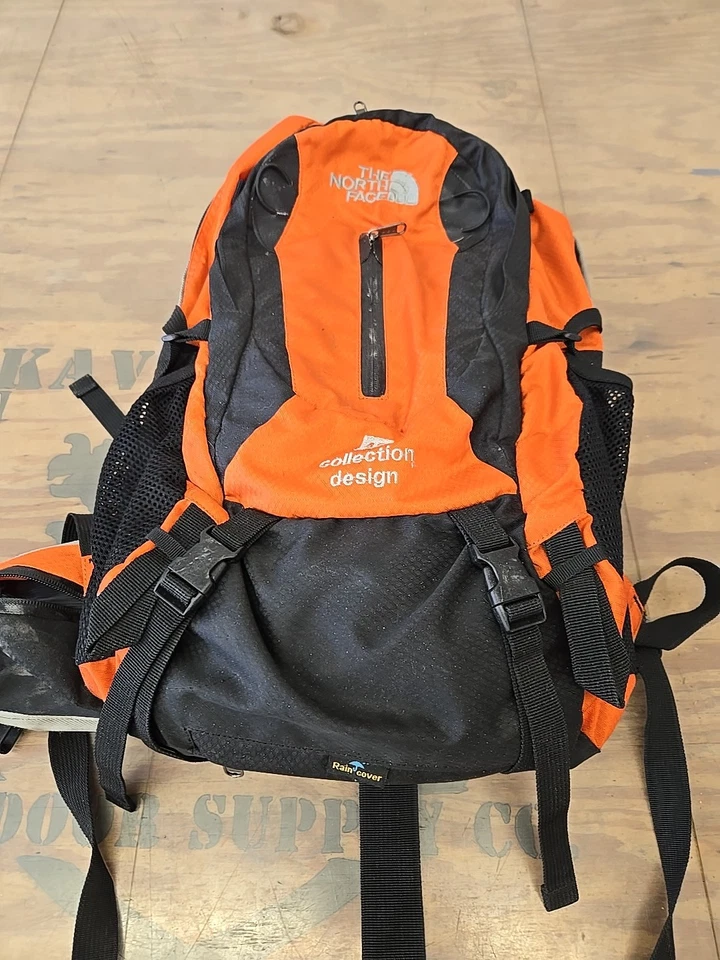 Mochila Salty The North Face 40L Senderismo Camping Negra/Naranja Foto 1 de 4