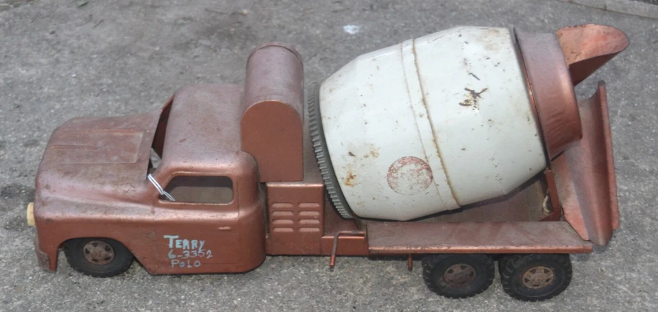 Camión mezclador de cemento de concreto Structo de 10 ruedas listo para mezclar Foto 1 de 4