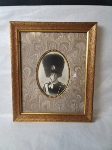 Vintage Royal Queens Guard Soldier Picture Nice Frame Home Decor British - Picture 1 of 9