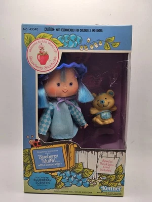 Kenner Strawberry Shortcake Blueberry Muffin 1982 con pastel de queso mascota coleccionable  Foto 1 de 4