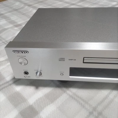 Excellent Condition! ONKYO CD Player C7030 with Remote Control and Manual, - Image 1 of 4