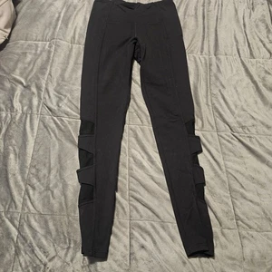 Athleta Cropped Leggings mit Netzakzent. Größe XS - Bild 1 von 5