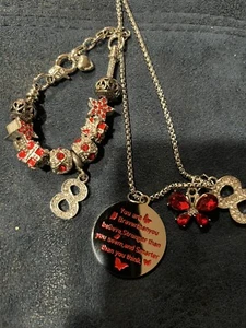 Mädchen 8. Geburtstag Armband und Halskette Set - rot und silber - Bild 1 von 2