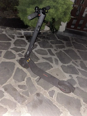 Ninebot by Segway Monopattino Elettrico Adulto - Nero - Immagine 1 di 2