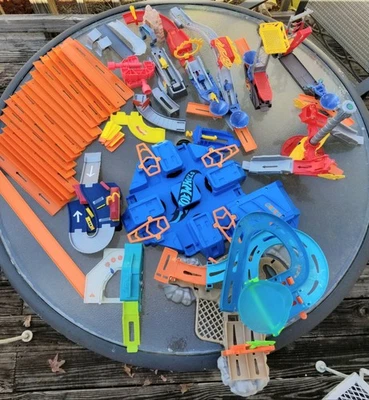 Hot Wheels Large Lot Launchers Tracks Water Park Car Wash Connectors **Read - Image 1 of 4