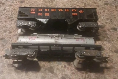 Вагон-цистерна MARX (UTLX 284) и вагон-хоппер с 2 отсеками (Lehigh Valley 21429) - Изображение 1 из 4