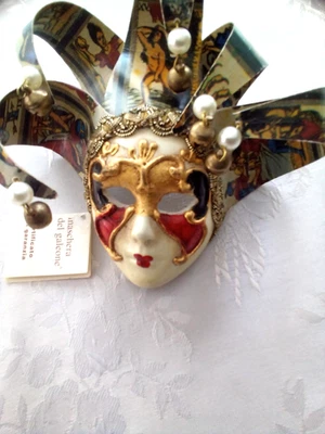 Máscara de teatro de carnaval veneziano pintada à mão Maschera del galone sinos pérolas - Imagem 1 de 4