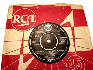 45rpm vinyl record...The Tokens....The Lion Sleeps Tonight ( Wimoweh ) 60s Pop - Picture 1 of 1