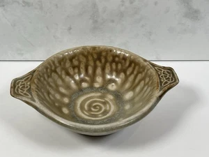 Taza Quaich Celta Verde Cerámica Estudio Uig Skye 13,5 cm Por Margaret Freestone - Imagen 1 de 9