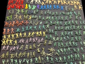 Army Men Cowboys Indians Huge Toy Soldiers Plastic Play Lot Horse Flags Red VTG - Picture 1 of 22