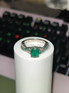 Elegant 10K White Gold Emerald Crossover Ring With Green Accent Stones Size 5 - Picture 1 of 4