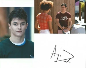 HOLLYOAKS* AEDAN DUCKWORTH 'OLIVER' SIGNED 6x4 WHITECARD+2 UNSIGNED PHOTOS+COA - Picture 1 of 1