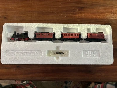 Ibertren N Scale 0-4-0 Steam Loco w/2 Passenger Coaches & Caboose #995 - Image 1 of 4