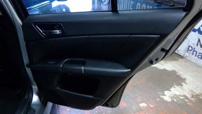 Suzuki Kizashi 2011 panel interior puerta pasajero trasero cuero negro 102905 Foto 1 de 4