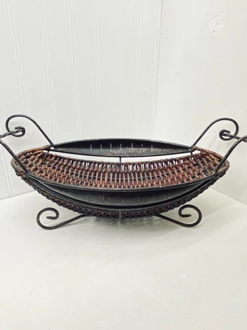 Vintage MCM wicker and metal basket /fruit/trinket Basket Brown Cover