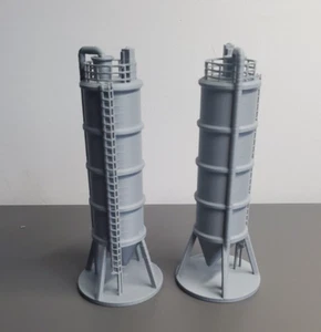 N Scale building Industrial Silos 1:160 (pair) - Picture 1 of 7