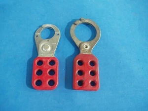 LOT OF TWO MASTER LOCK SAFETY LOCK OUT HASP #420 (1") & BRADY 105719 (1 1/2") - Picture 1 of 4