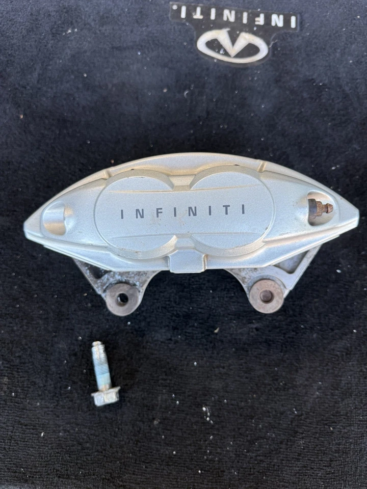Pinza de freno delantera izquierda 09-20 Infiniti G37 Q50 Q60 Q70 M37 Akebono Sport OEM Foto 1 de 4