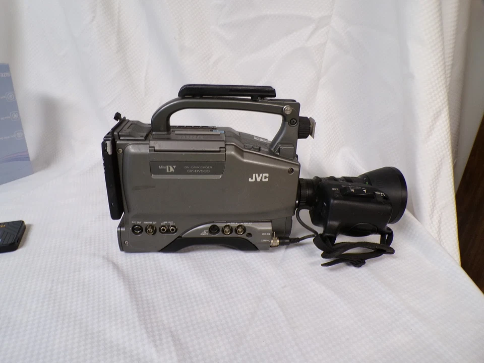 JVC GY-DV5000 Mini DV Camcorder - Image 1 of 4