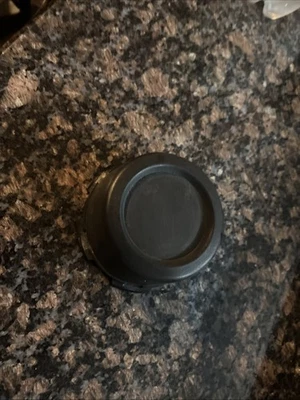 Tapacubos de llanta central de rueda negra Nissan Pickup Pathfinder OEM Foto 1 de 4