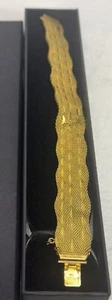 Textured Bright Cut Gold tone Mesh Scalloped Edge 1.5 Cm Wide 20cm Long Bracelet - Picture 1 of 4
