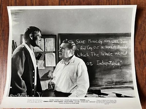 1965 Synanon 8x10 Promo Film Still - Chuck Connors, Stella Stevens - Bild 1 von 1