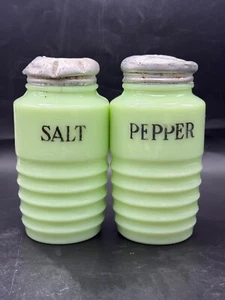 Vintage Jadeite Beehive Salt & Pepper Shakers - Picture 1 of 10