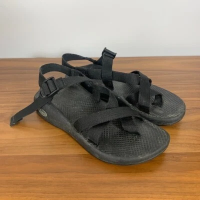 Sandalias para mujer Chaco Yampa negras con correa talla 8 Foto 1 de 4