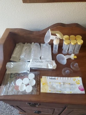 Medela Manual Breast Pump Bundle - Image 1 of 2