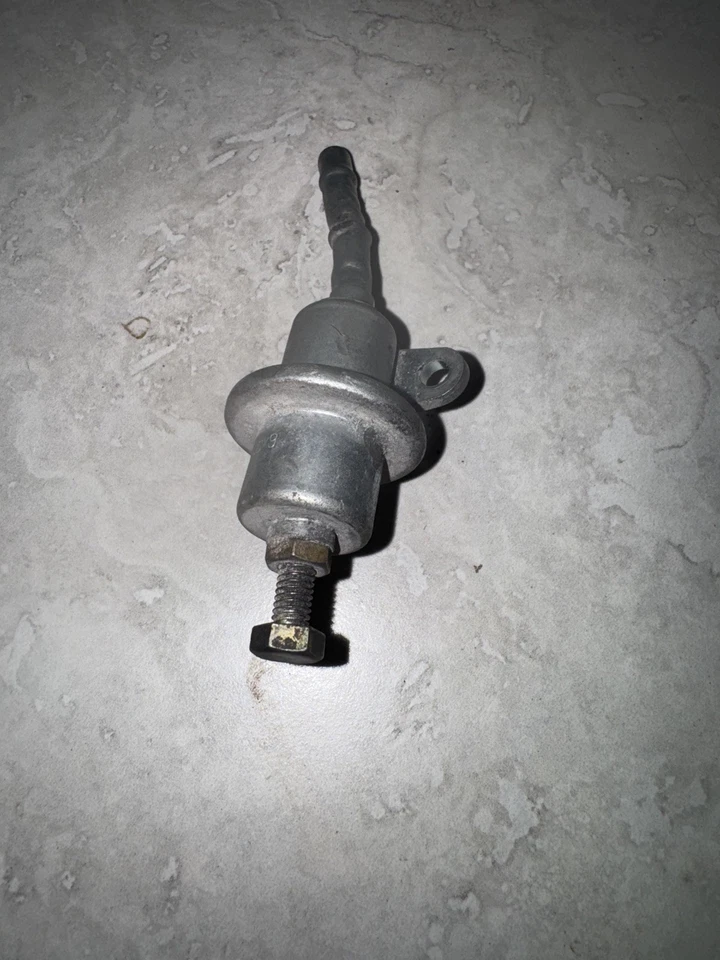 Regulador de presión de combustible ajustable universal NISMO 8mm 22670-RR710 GTR 200SX Foto 1 de 4