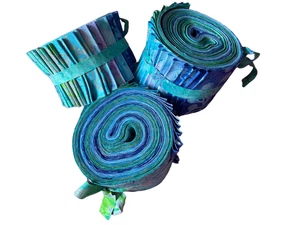 Mini JELLY ROLL 20 x 2,5" Strisce 100% Cotone Batik, Toni Blu, Verde e Rosa - Foto 1 di 13