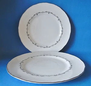 ZWEI ROYAL WORCESTER SILBER CHANTILLY 275mm SPEISETELLER - Bild 1 von 2
