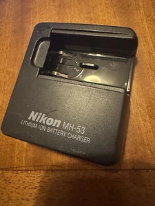 Genuine Original Nikon MH-53 Charger for EN-EL1 Coolpix 5000 5400 5700 8700 4800 - Picture 1 of 3