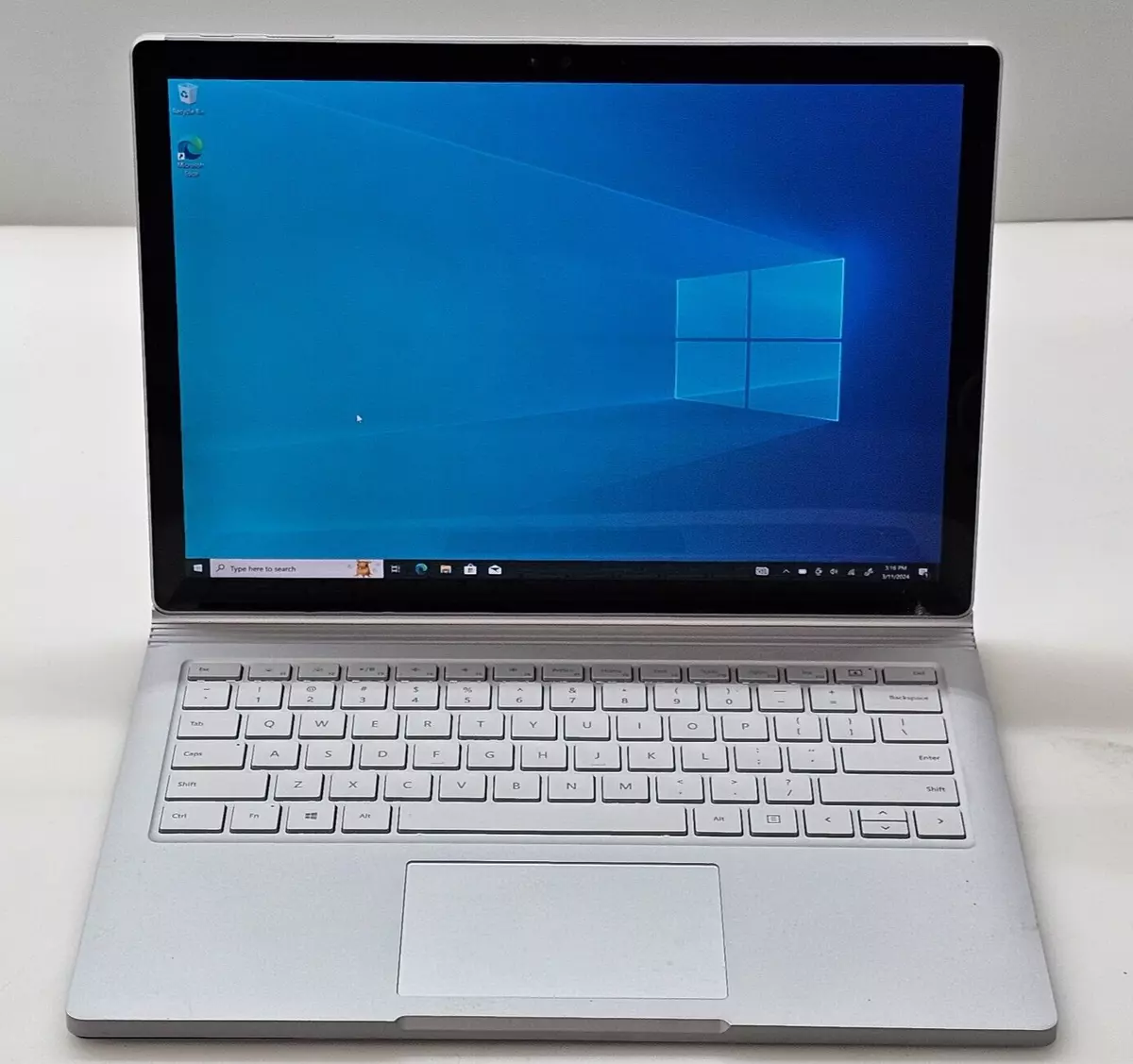 【美品】Surface Book 第6世代 Core i7 1TB 16GB Microsoft Surface Book Intel Core i7 6th Gen. PC Laptops