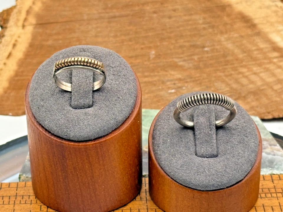 Lote de 2 anillos de banda simples nativos de ley y alambre talla 7,5 y 8--TB273,25 Foto 1 de 4