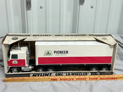 PIONEER Hybrid Seed Corn NYLINT Semi Truck GMC NIB Steel 18 Wheeler LRG - Image 1 of 4